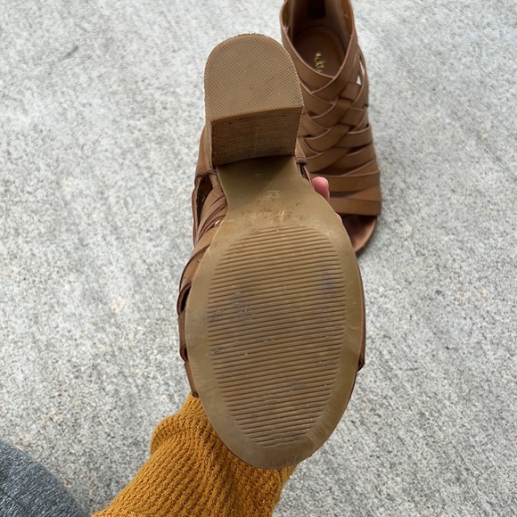 Strappy heels - Picture 4 of 7